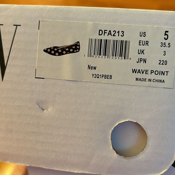 Dream Pairs Size 5 black & cream polkadot pointed toe flats.  New - Picture 4 of 6